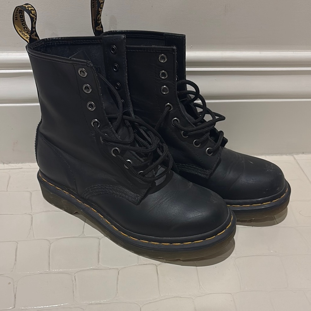COPY - Doc Marten classic black 1460s